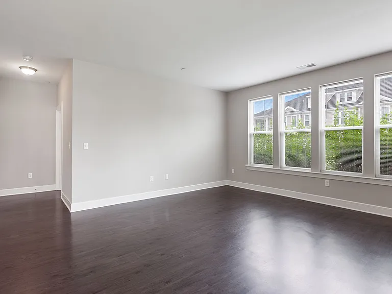 Essex Chase Apartments — Photo 21