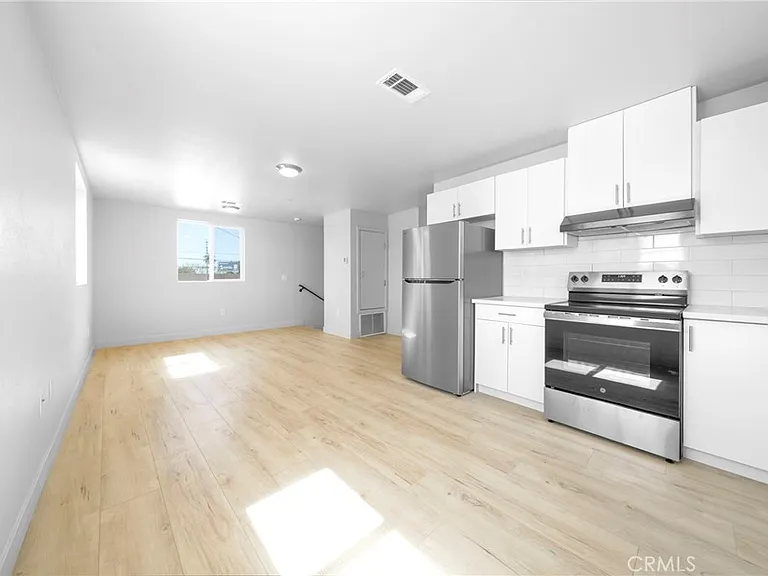 236 W 84th Pl — Photo 2