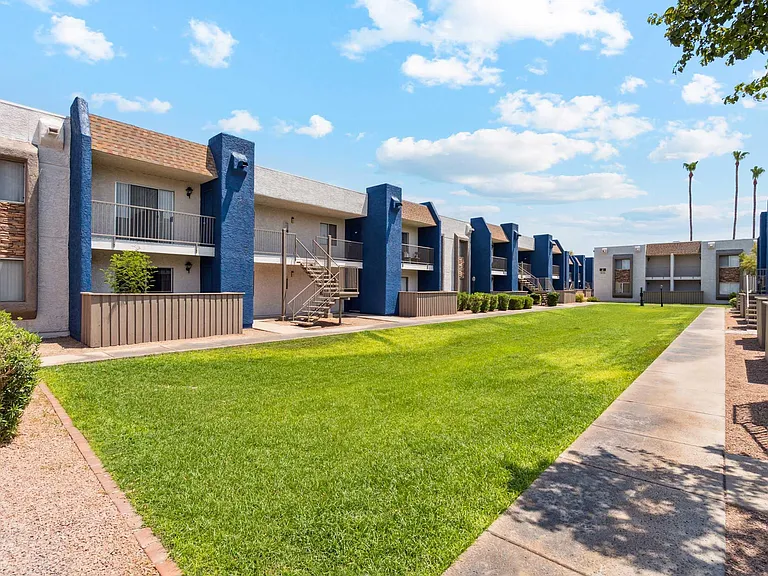 Sorrento Apartments — Photo 28