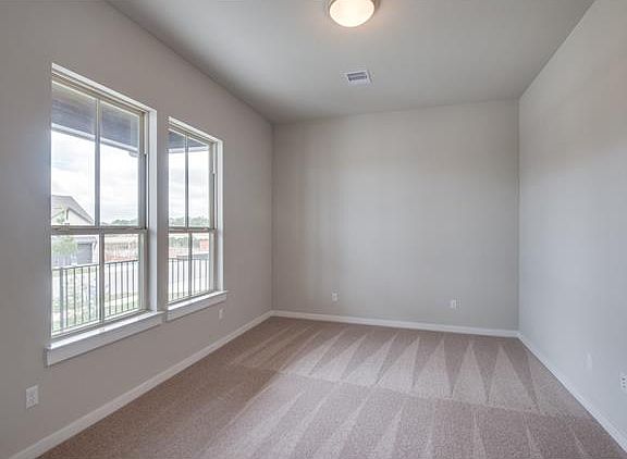 4th image of 562 Dayridge Dr