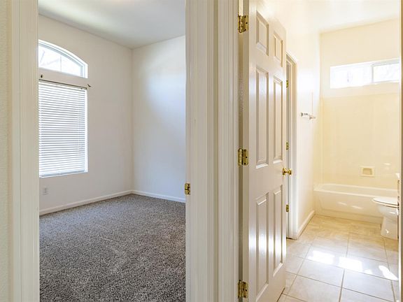 5th image of 2309 Carol Ann Dr