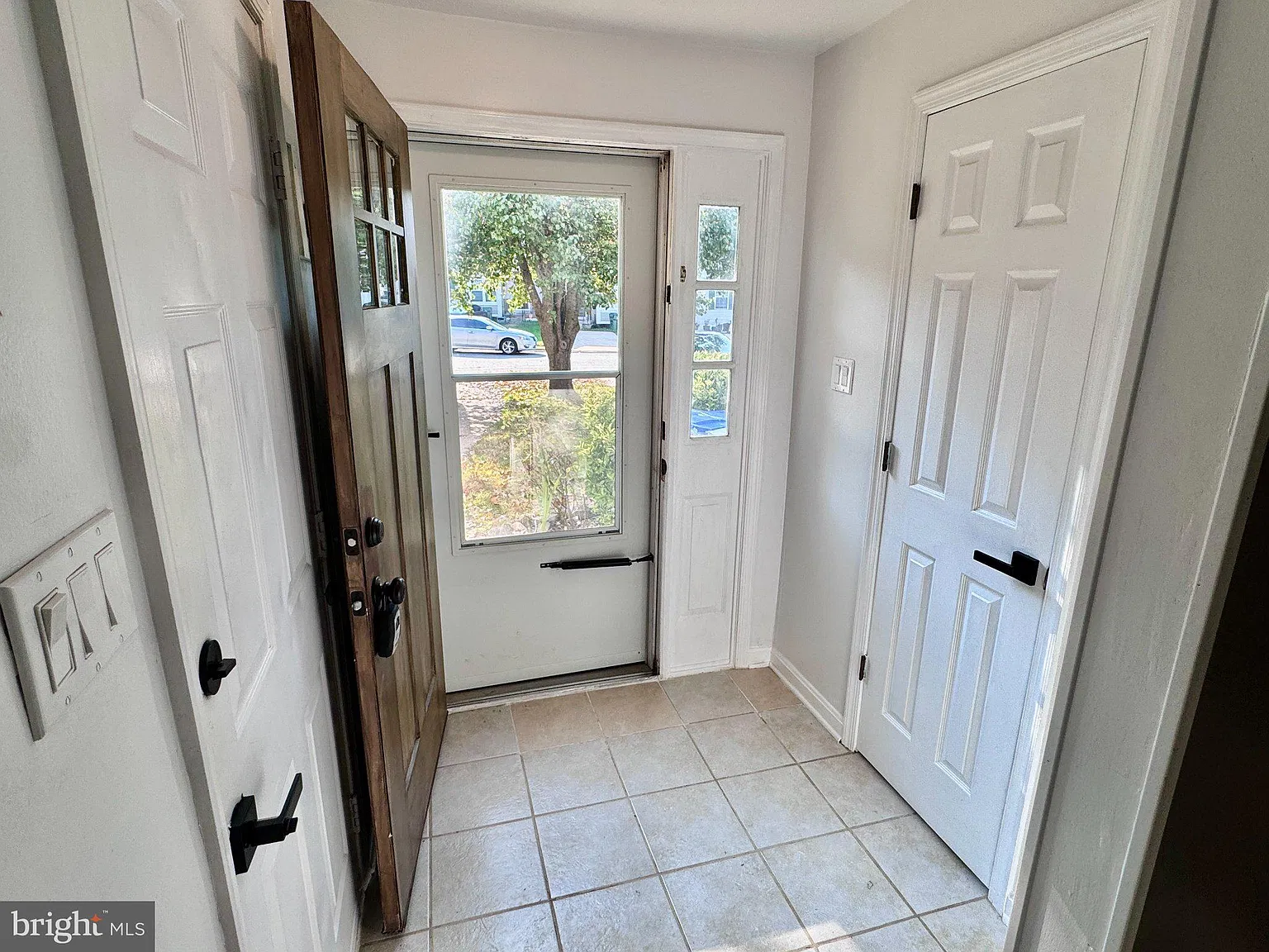 3 bed, 2.5 bath, 1776 sqft, $2,450 — Photo 3