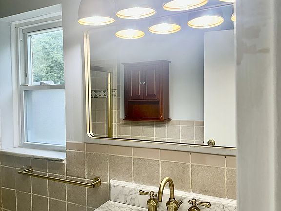2nd image of 365 Bloomfield Ave APT 2A