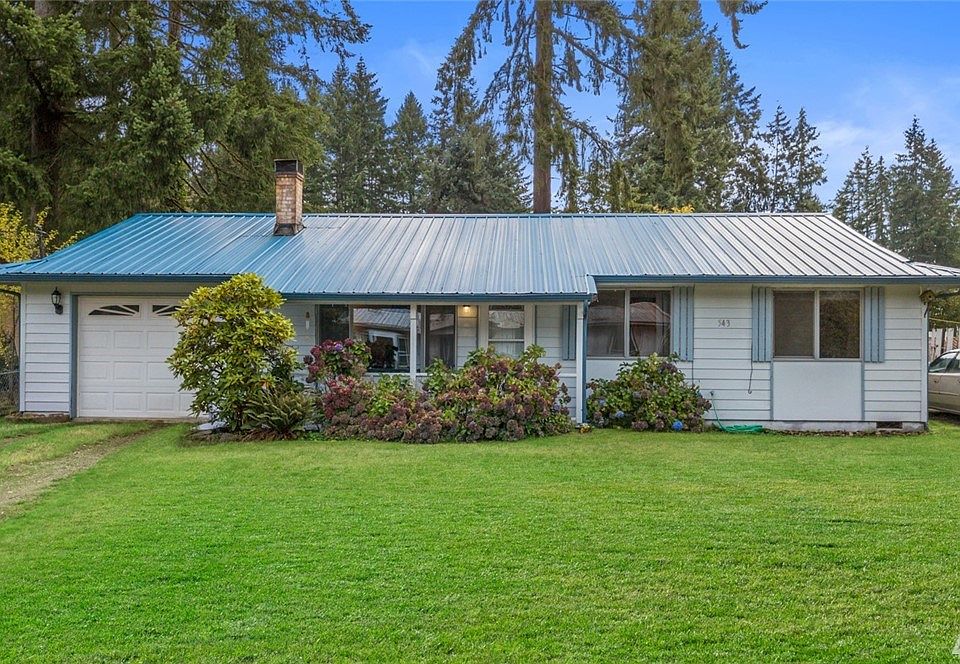 Say hello to this 3 bedroom/1 bath rambler!