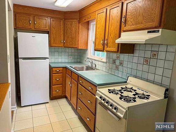 3rd image of 220 David Hooper Pl