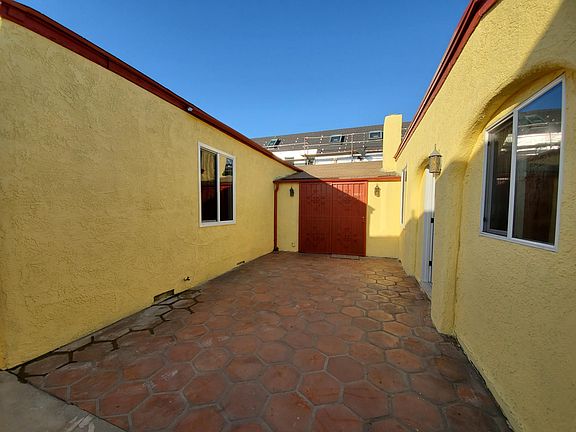 4th image of 2937 Virginia Ave