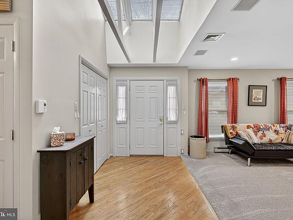 3rd image of 579 Hiview Dr