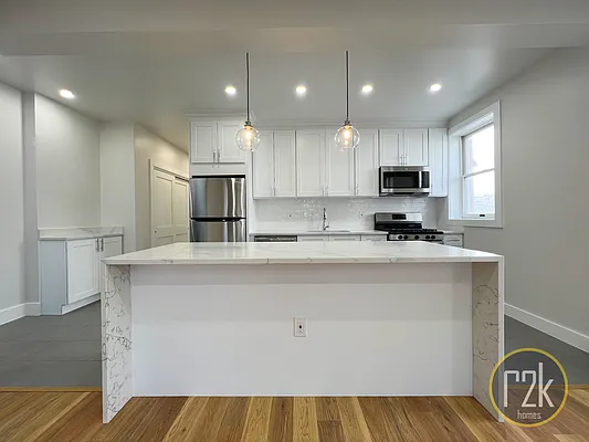 Rented by Realty 2000 Corp | media 10