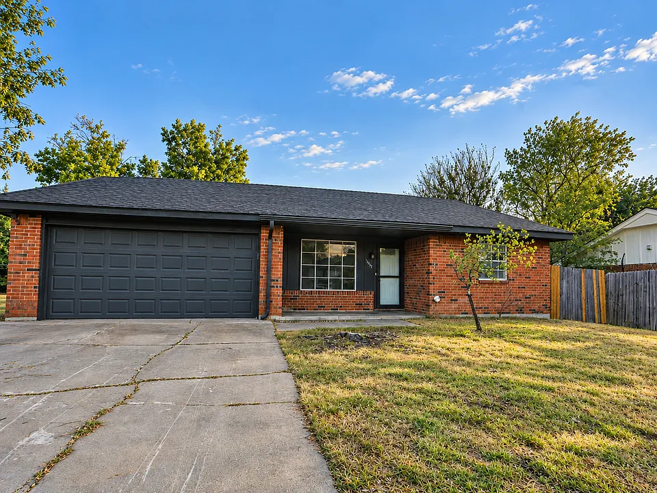 5439 NW Cottonwood Dr
