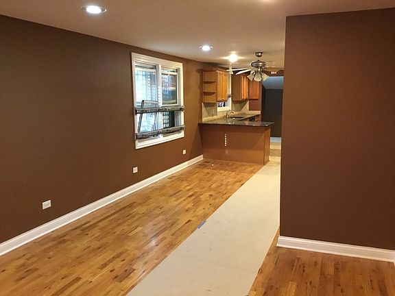 3rd image of 10208 S Hoxie Ave