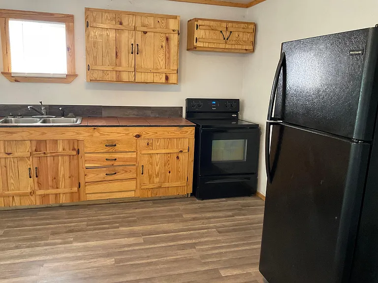 6937 CR109B — Photo 3