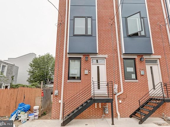 2nd image of 2548 Arcadia St