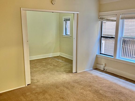 4th image of 1509 E Madison St #1519-104