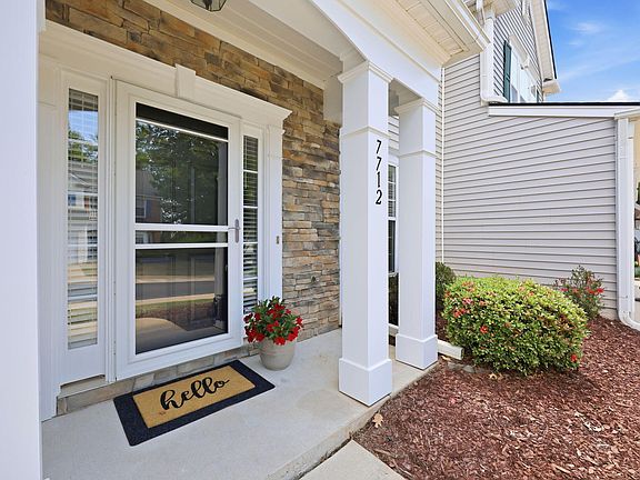 3rd image of 7712 Cloudview Ln