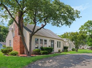 99 Village Rd, Pompton Plains, NJ 07444