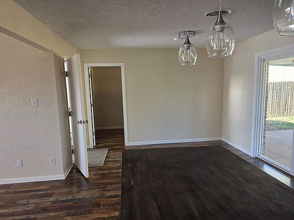 5th image of 215 Cactus Dr