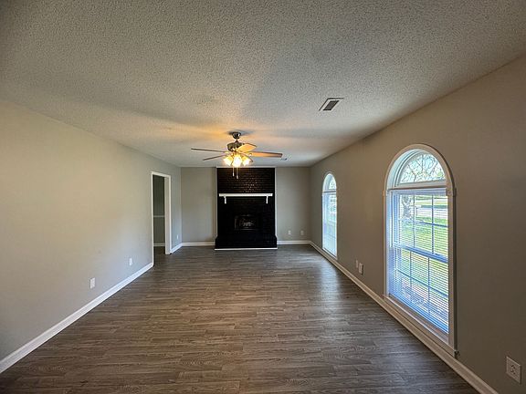 5th image of 837 Iris Ln