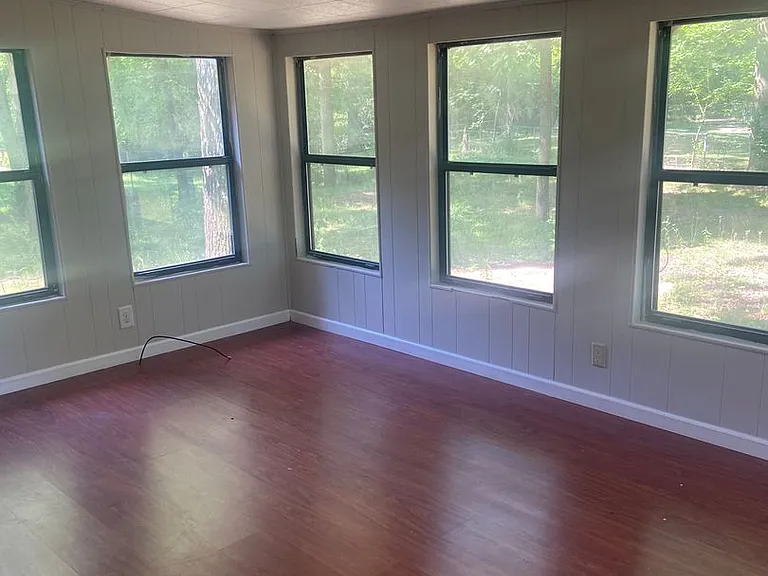 1908 Hickory Ln — Photo 13