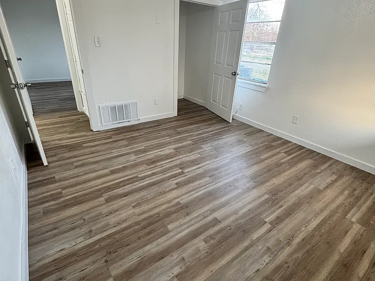 108 E Kirby St — Photo 11