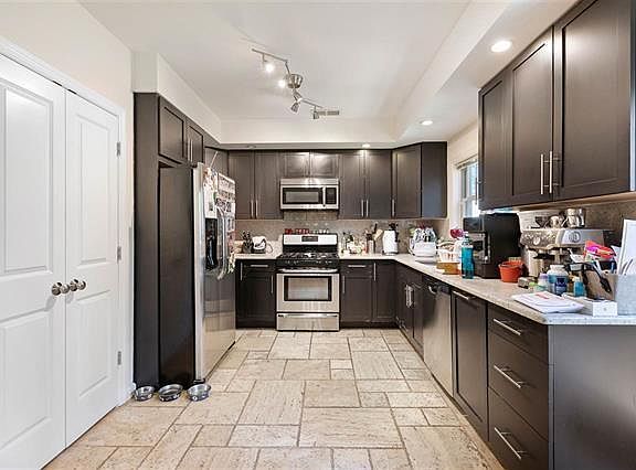 2nd image of 443 Whiton St #2