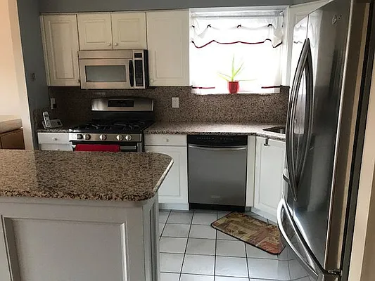 Rented by Roz Khan, LREB | media 7