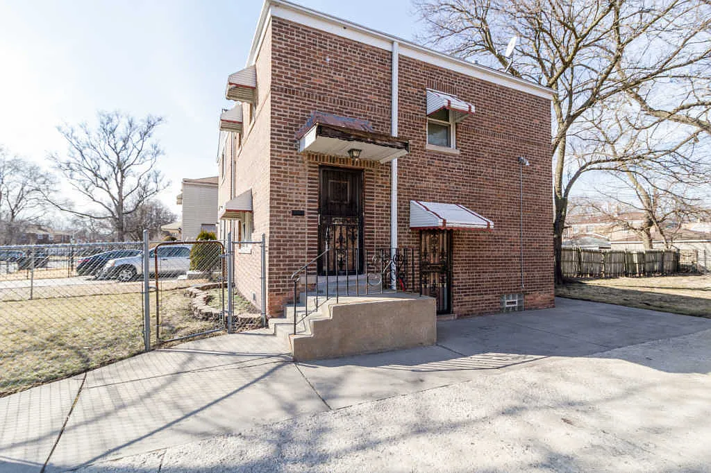 2142 E 97th Pl photo 1