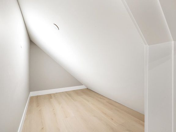 3rd image of 3771 King Edward Ave W #2