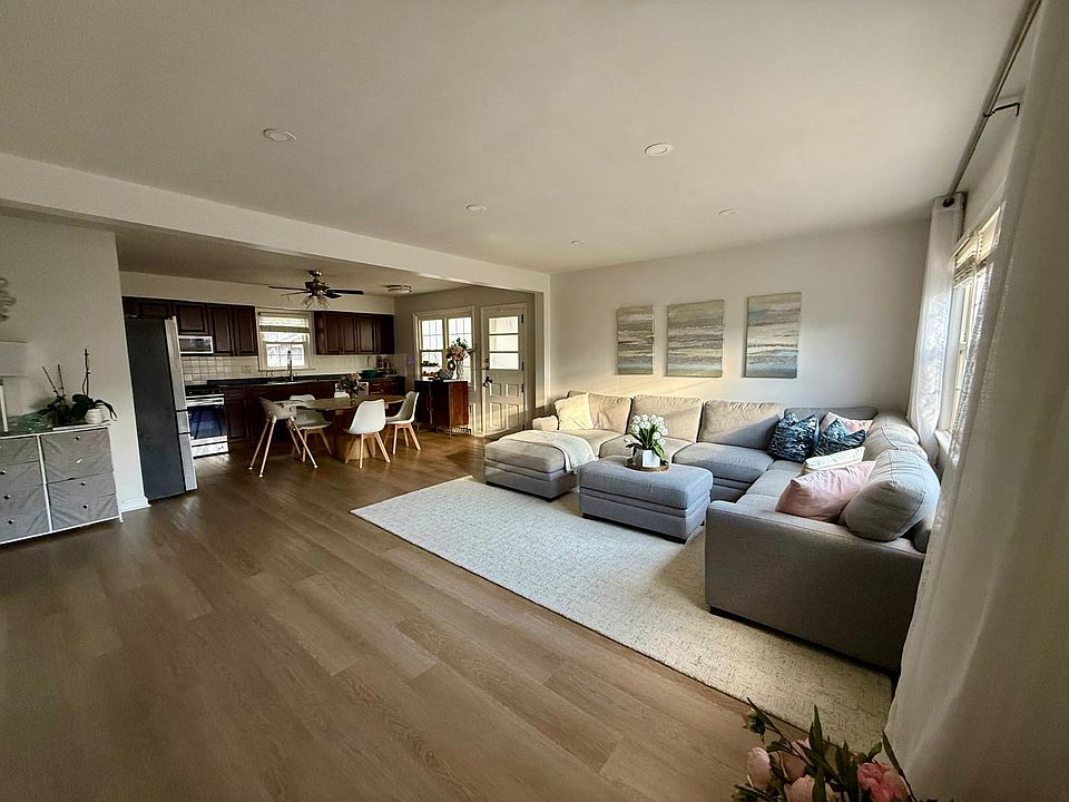 1st image of 70 Albert St Floor 1