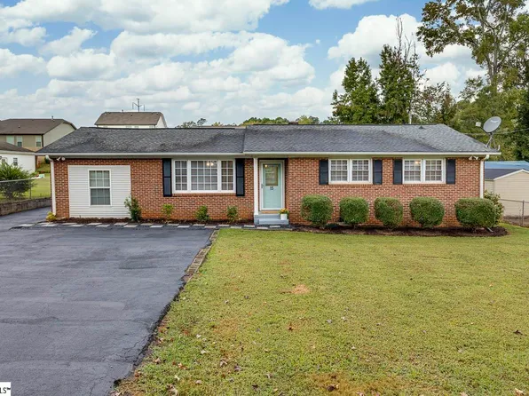 15 Strawberry Dr, Greenville, SC 29617