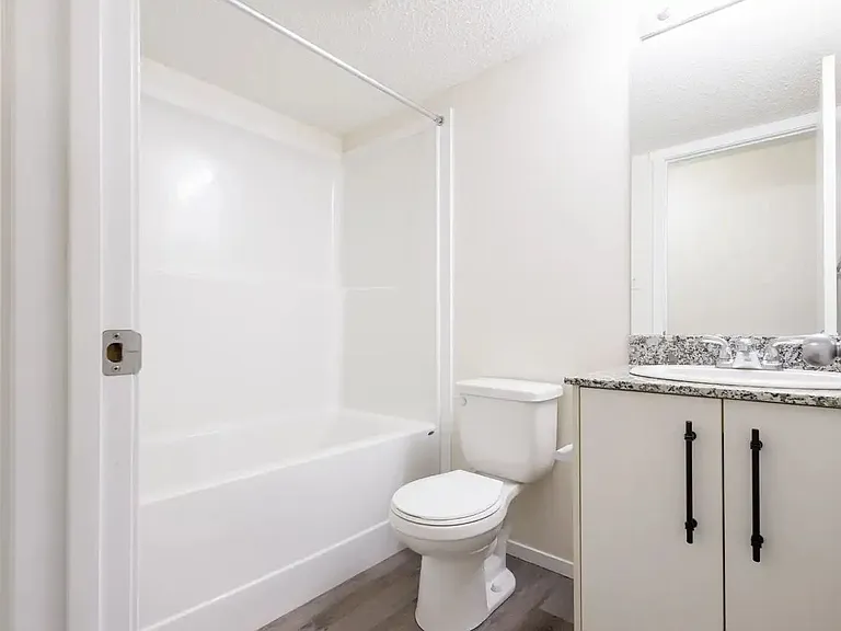 635 Secord Blvd NW — Photo 2