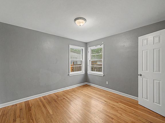 5th image of 1481 Lincoln Ave