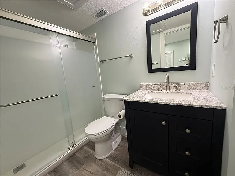 201 Medallion Blvd #D — Photo 11