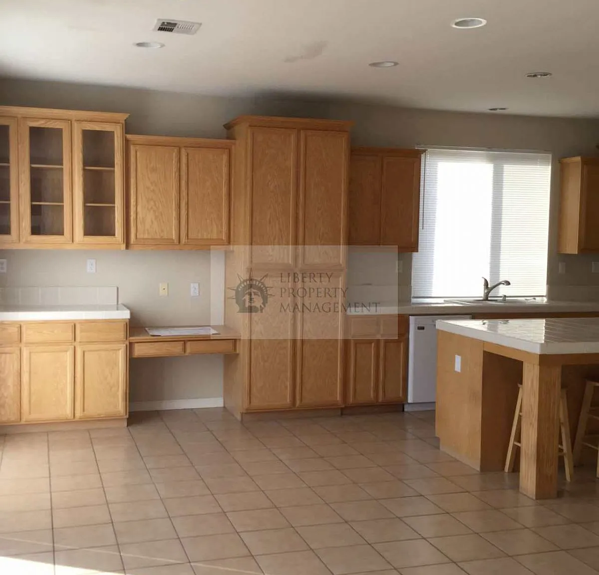 3 bed, 1671 sqft, $2,295 — Photo 4