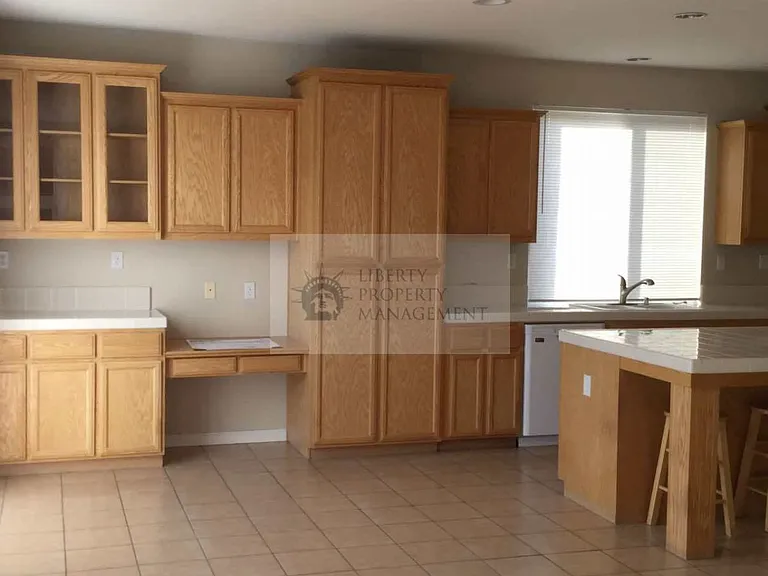 2045 Lombardy Ct — Photo 4