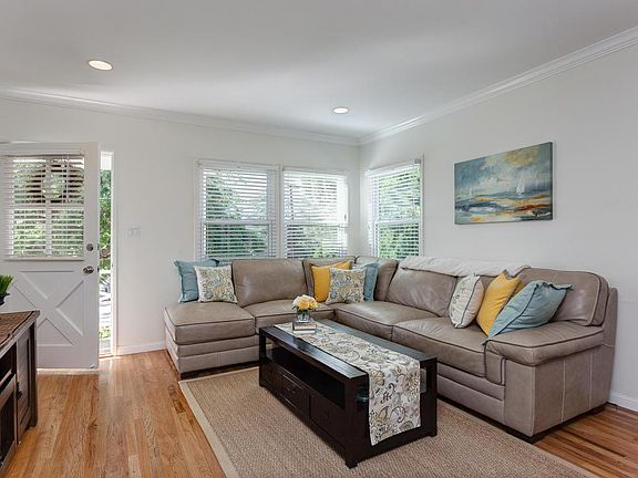 3rd image of 3563 Santa Carlotta St