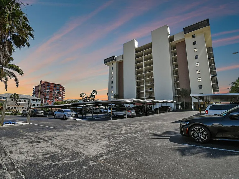 15400 Gulf Blvd #ID1386049P — Photo 35