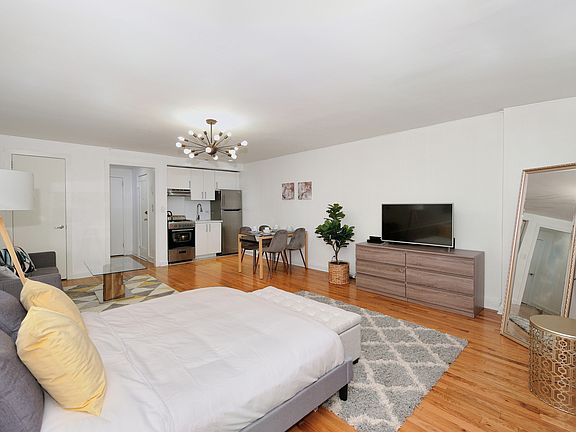 3rd image of 138 E 30th St #4