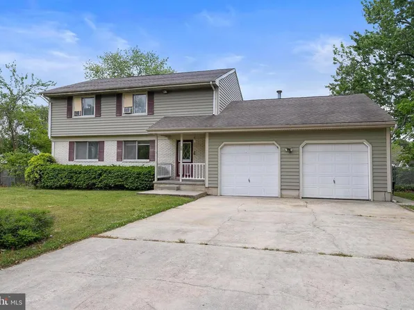 28 Memorial Dr, Barnegat, NJ 08005