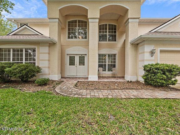 4th image of 828 LAPOMA Way