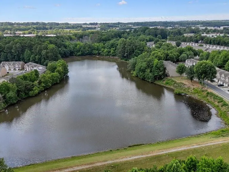 2045 Lakeshore Overlook Dr — Photo 48