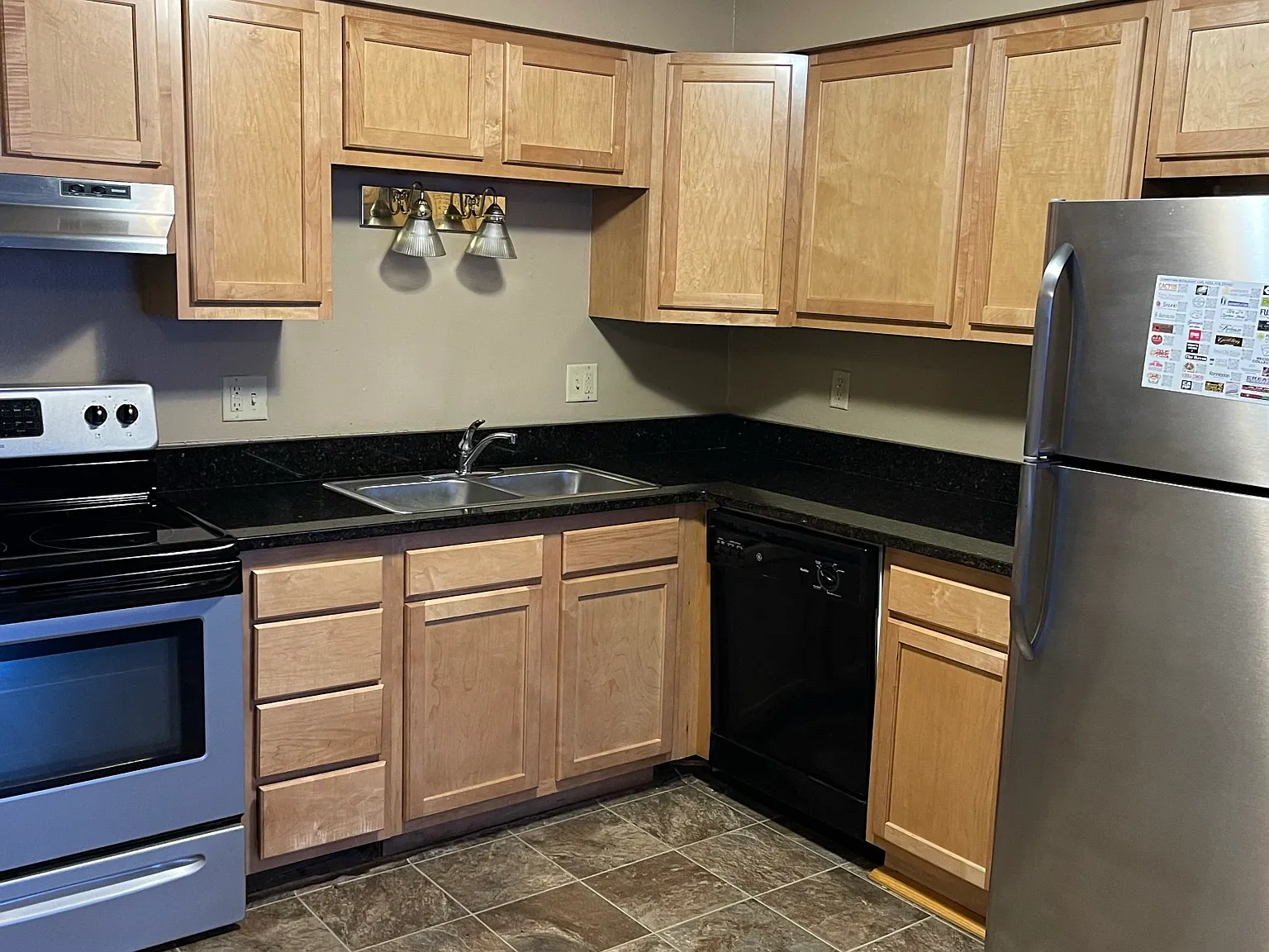 3 bed, $1,702 — Photo 2