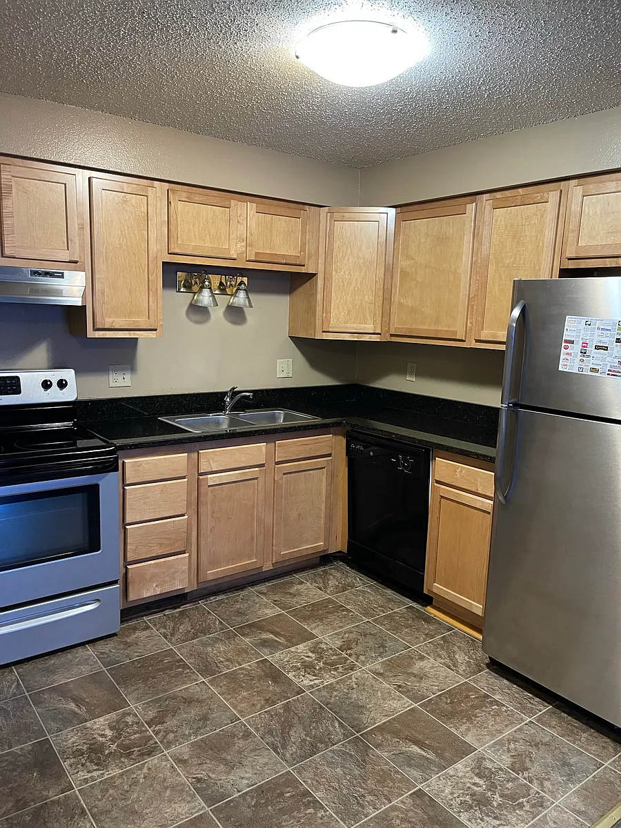Building Photo - 522 E Burlington St #2S