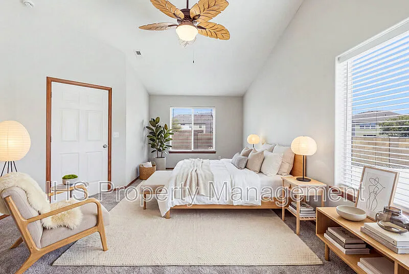 3 bed, 2.0 bath, 1344 sqft, $2,295 — Photo 4