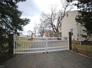 224 Whitebridge Rd, Quakertown, NJ 08868