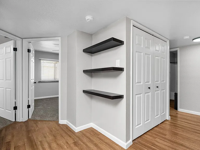 Redwood Cove Apartments — Photo 34