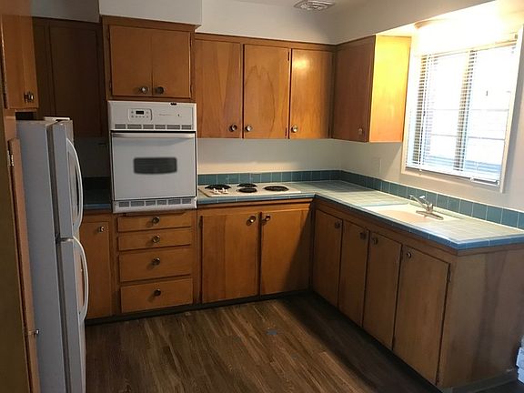 3rd image of 2831 E 6th St