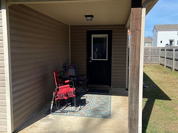 5th image of 2805 E Quincy St