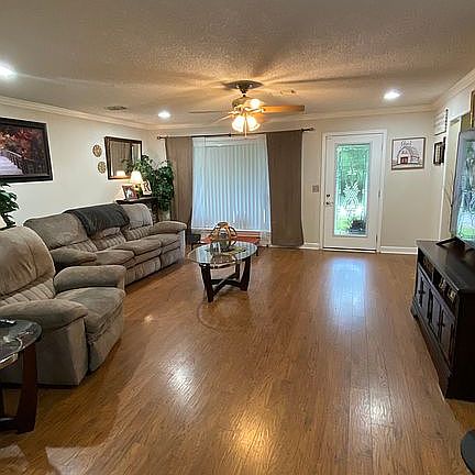 5th image of 8 Barrett Ln