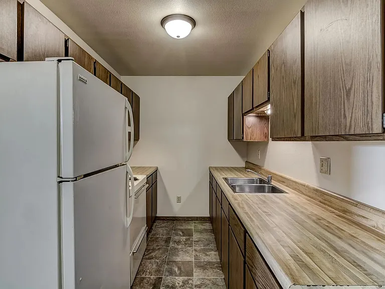 1153 Imperial Cir — Photo 3