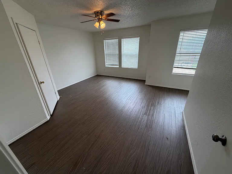 2821 Robin Ln — Photo 4